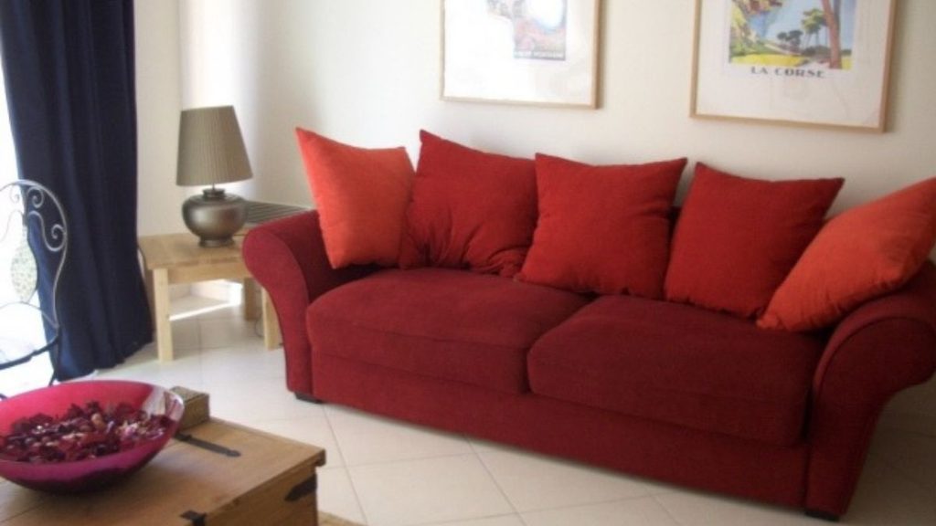 色や五感の工夫で、暖かさをプラスして、冬のお部屋を心地よくするヒントをご紹介しています。
